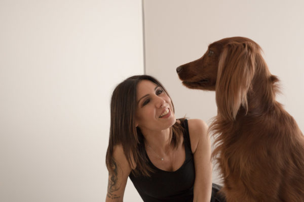 servizio fotografico specializzato animali servizio fotografica ragazza con cane