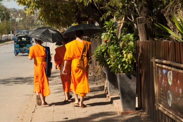 buddisti in laos corso di fotografia per il viaggiatore